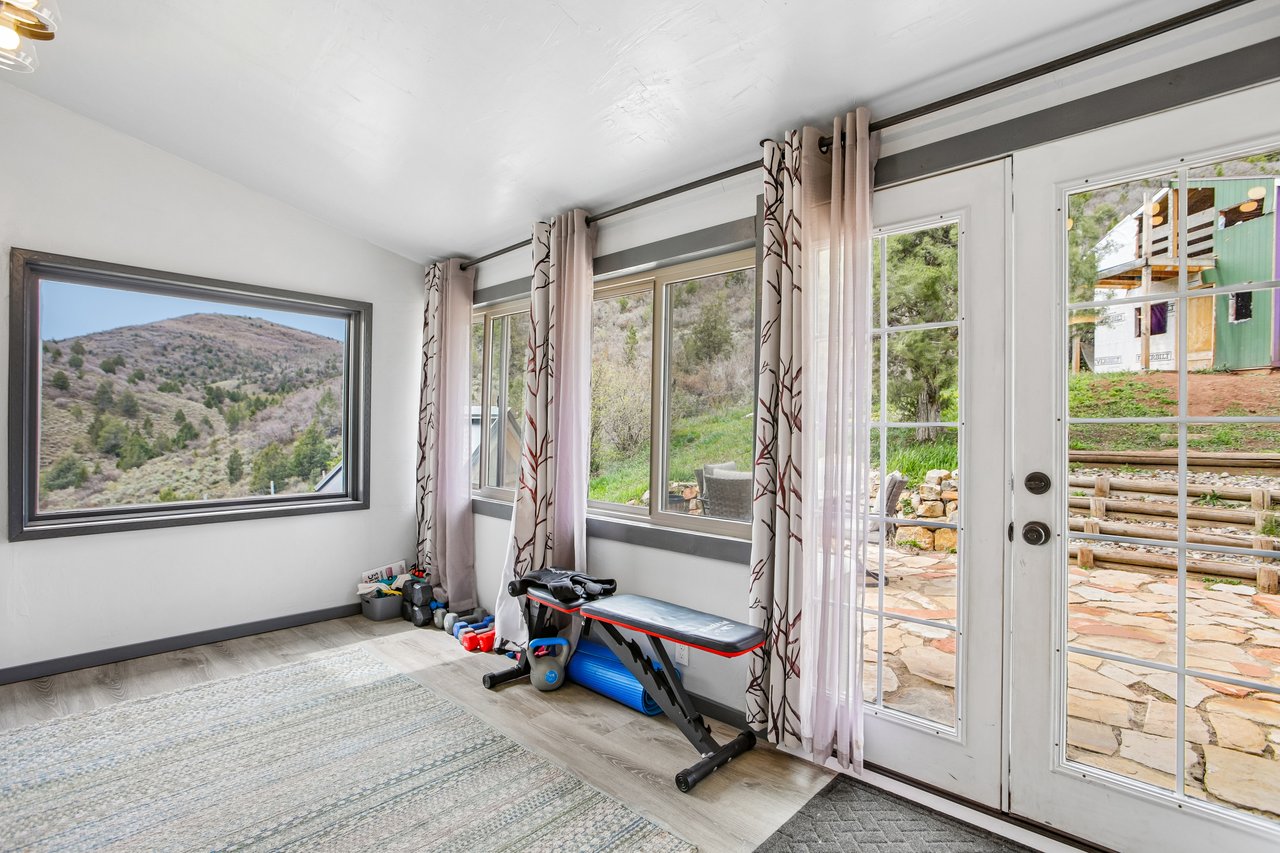 1538 Country Cir