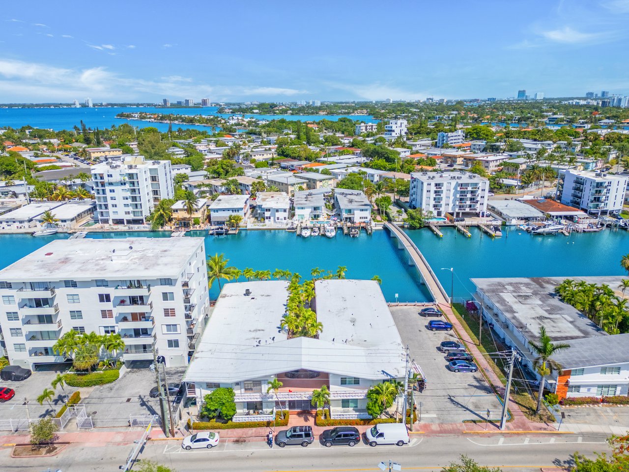 🌊 Waterfront One-Bedroom with Balcony – Miami Beach Lifestyle!