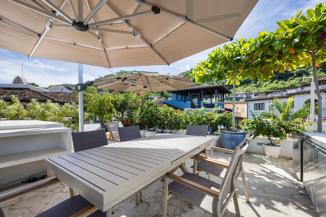 25 Paseo Del Mar | Beachfront 4BR Villa with Rooftop Terrace in Las Catalinas