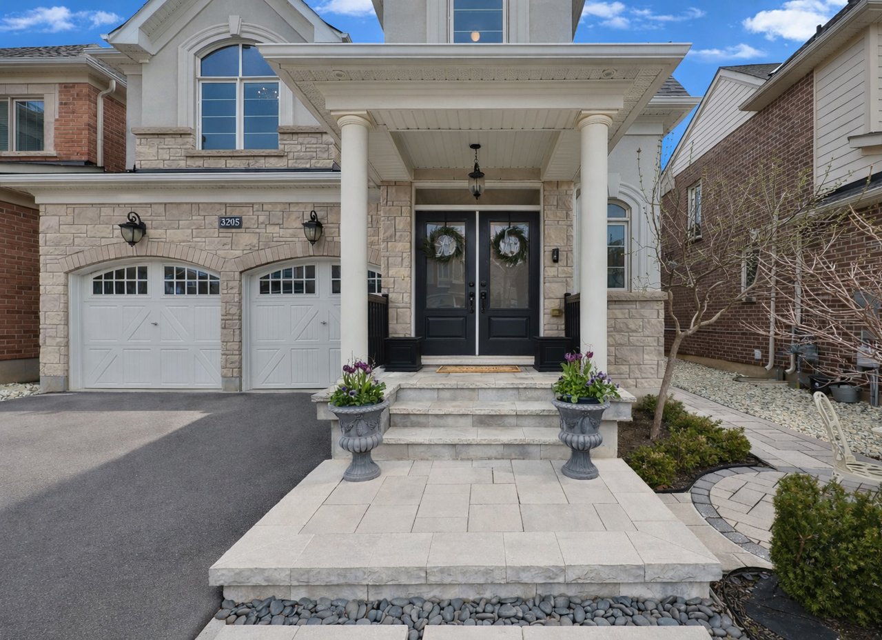 3205 Violet Gardens, Oakville