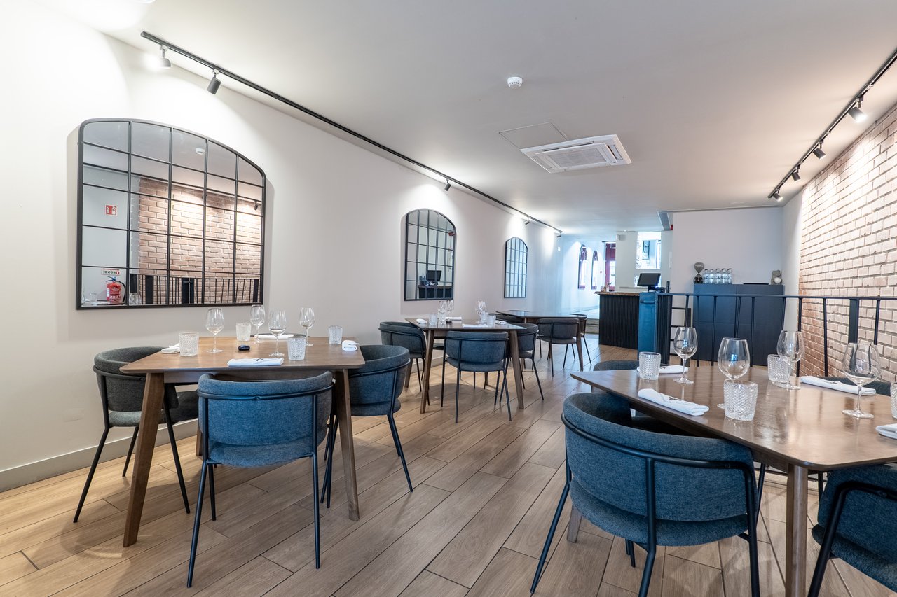 Prime Fine-Dining Restaurant Business Transfer (“Trespasse”) in Central Porto