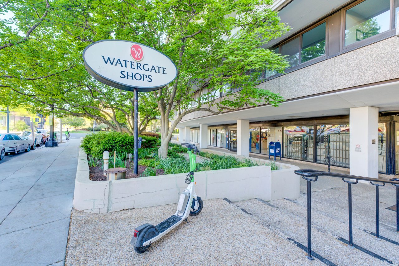 Watergate West Penthouse Seven