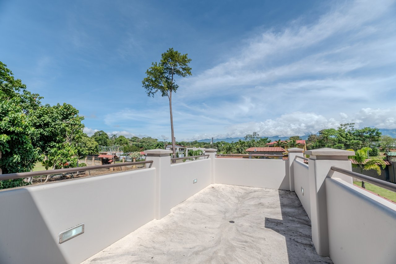 Luxury Home with Pool, Bar Area & Resort-Level Amenities | 5br, 4ba in Perez Zeledon 