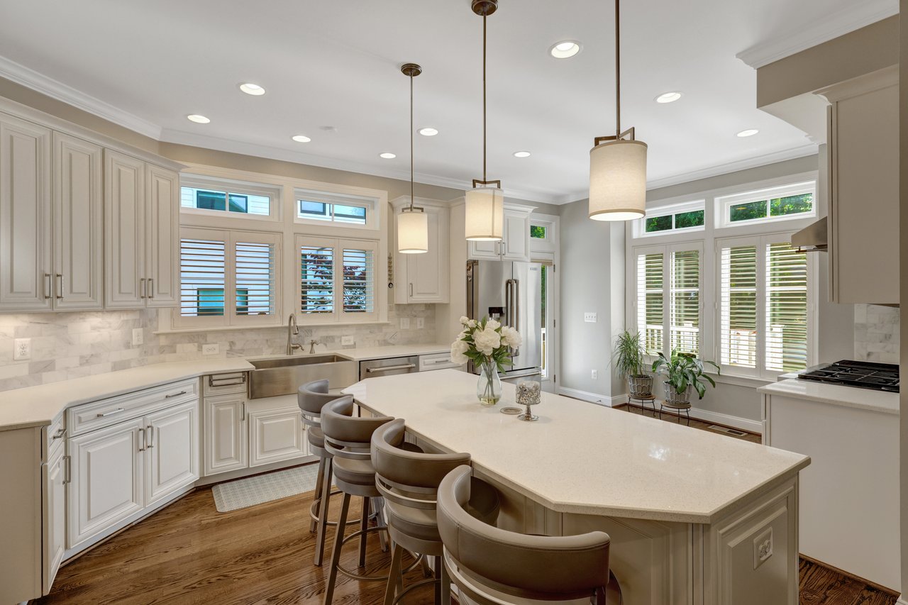 300 Jade Ct NW