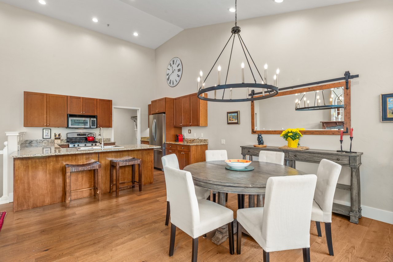 Warm & Inviting Willits Townhome