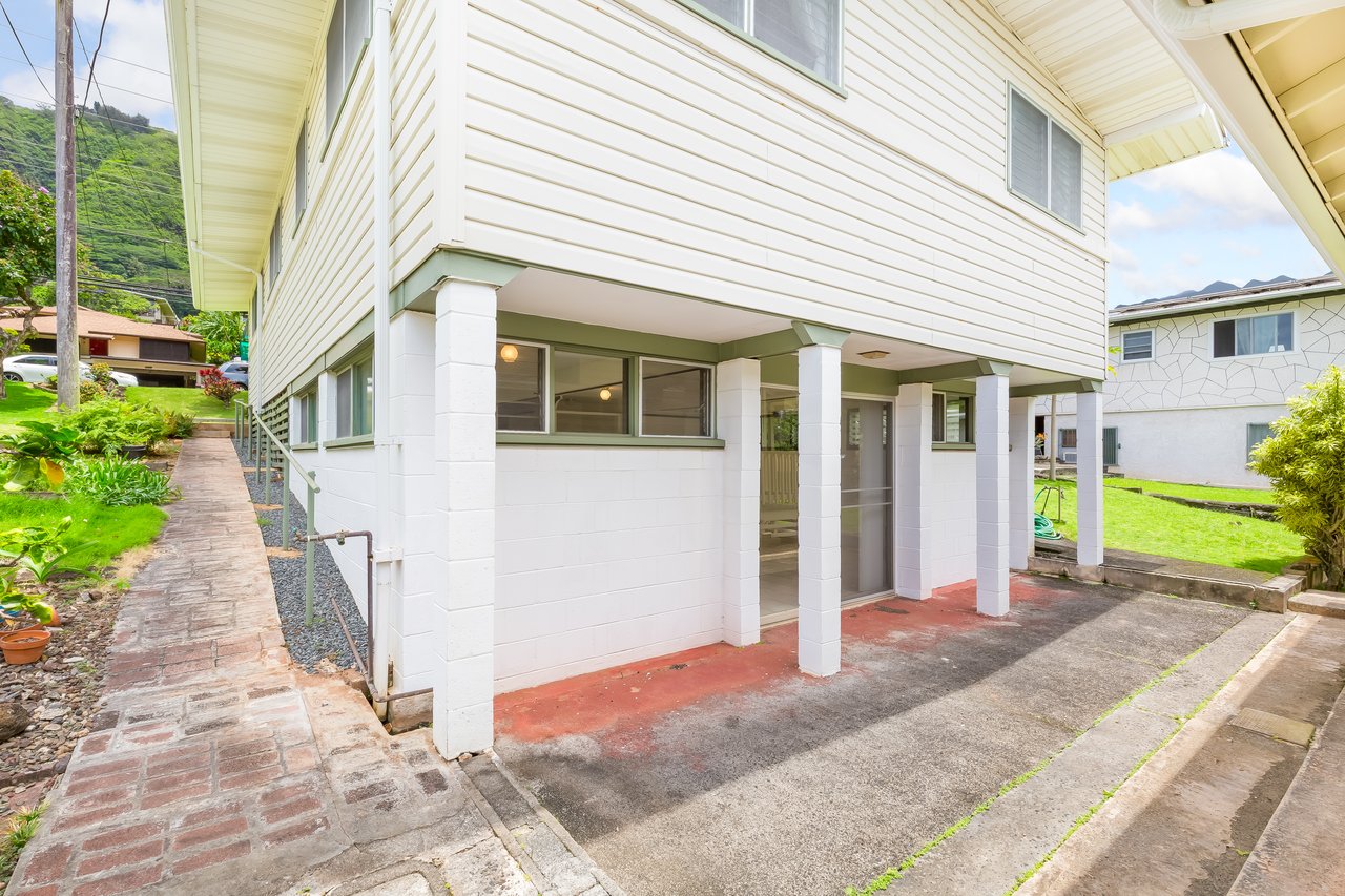 3313 Manoa Road