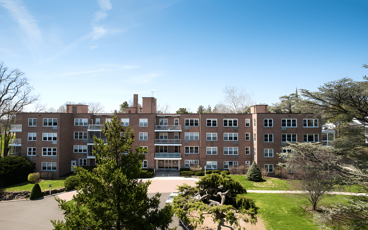 2 Putnam Hl APT 4G