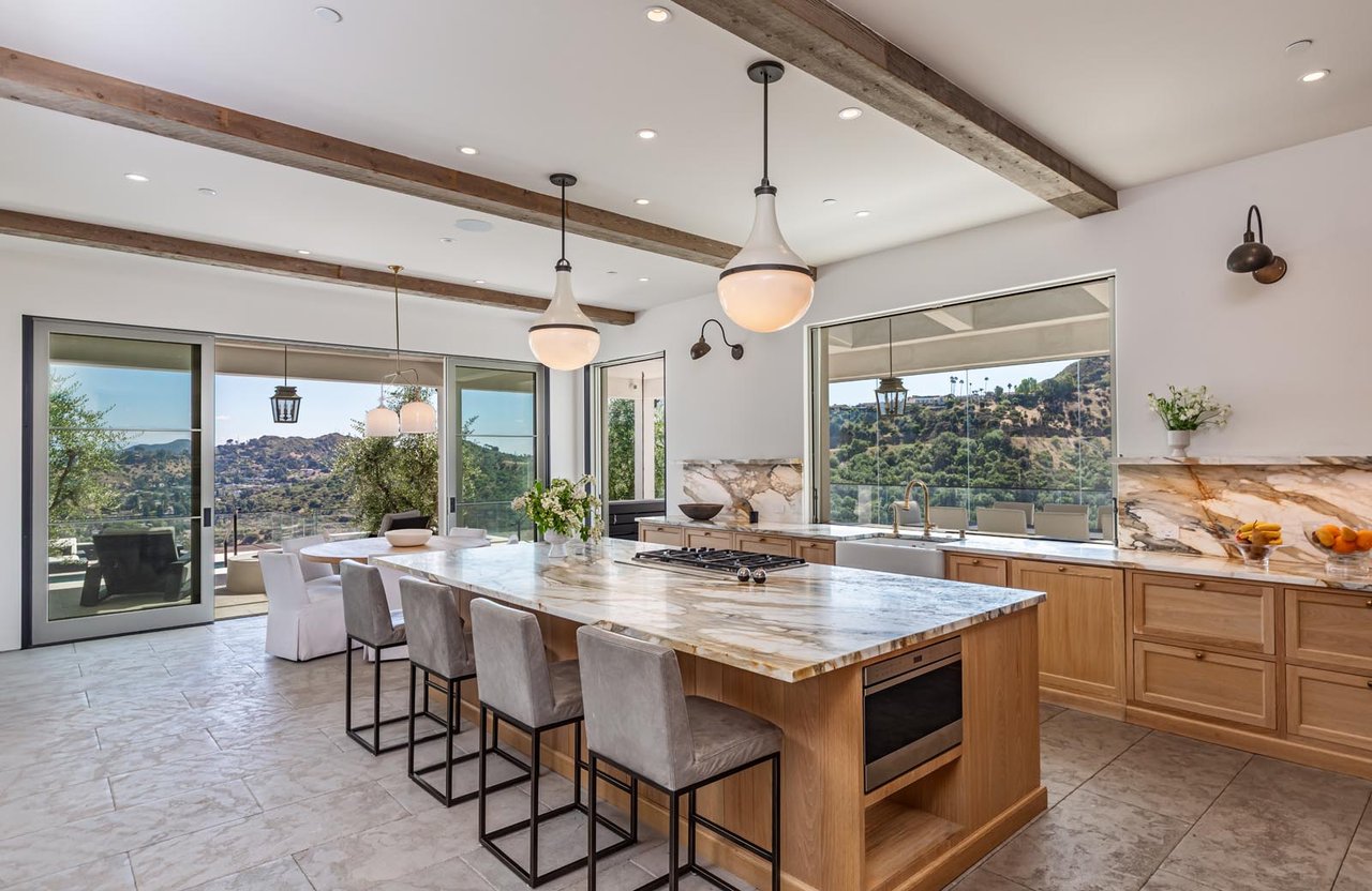 11951 Pinnacle Pl, Beverly Hills