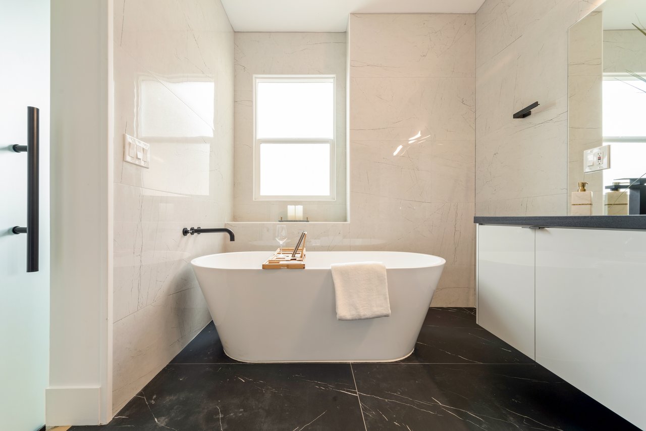 350 Mount Carmel Dr, Glendale 