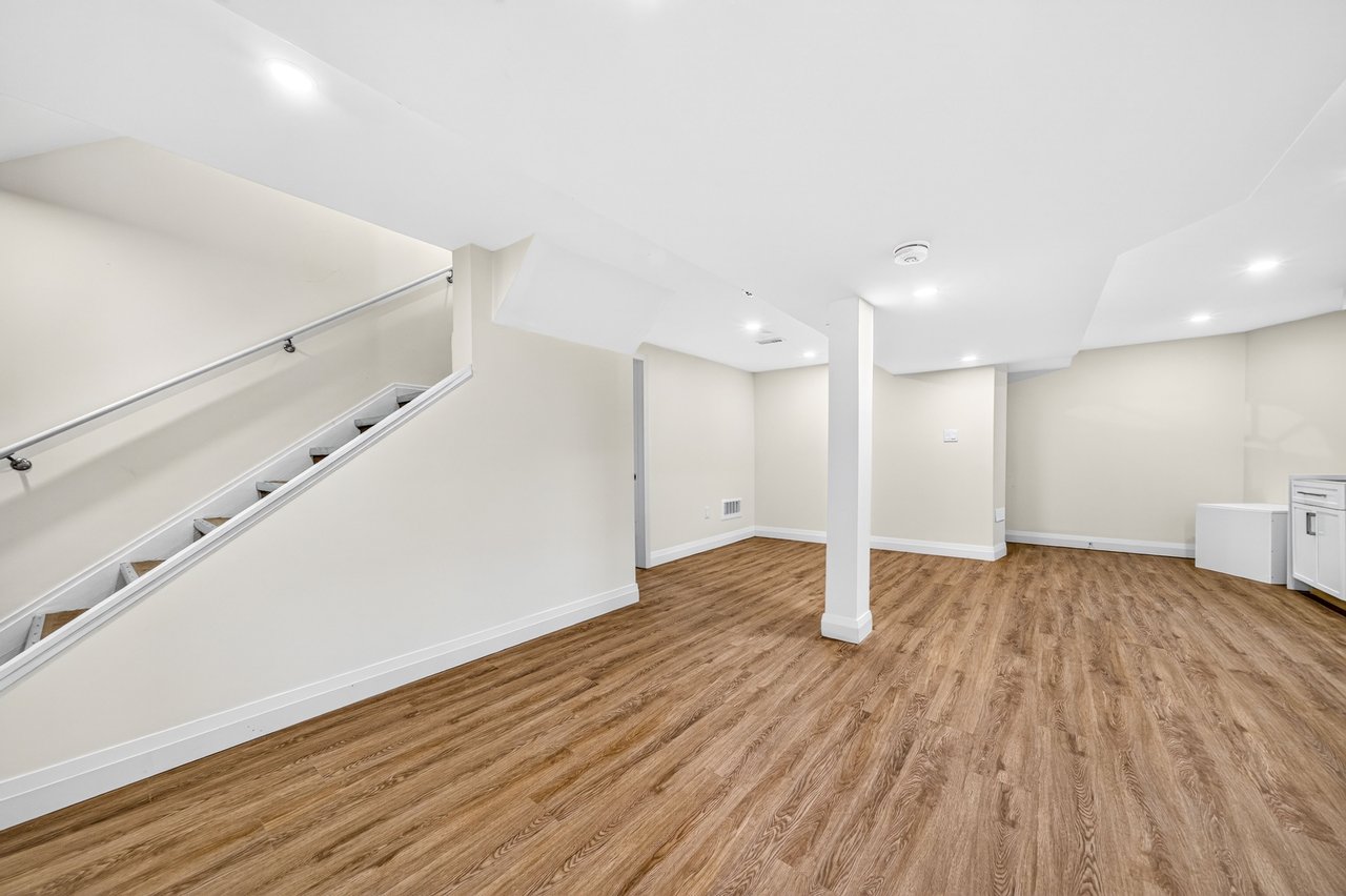 109 Valleymede Dr