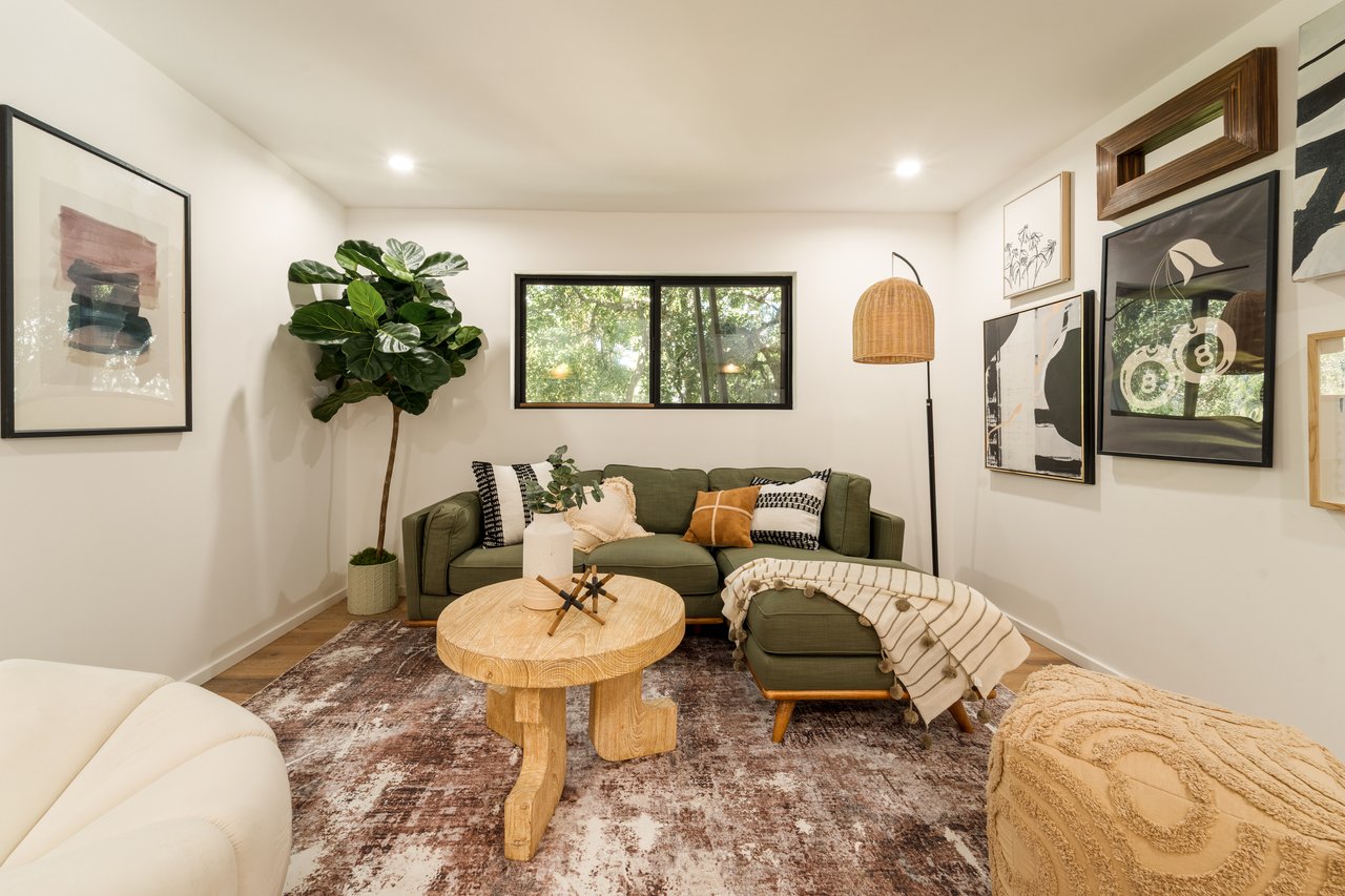 11587 Sunshine Ter, Studio City