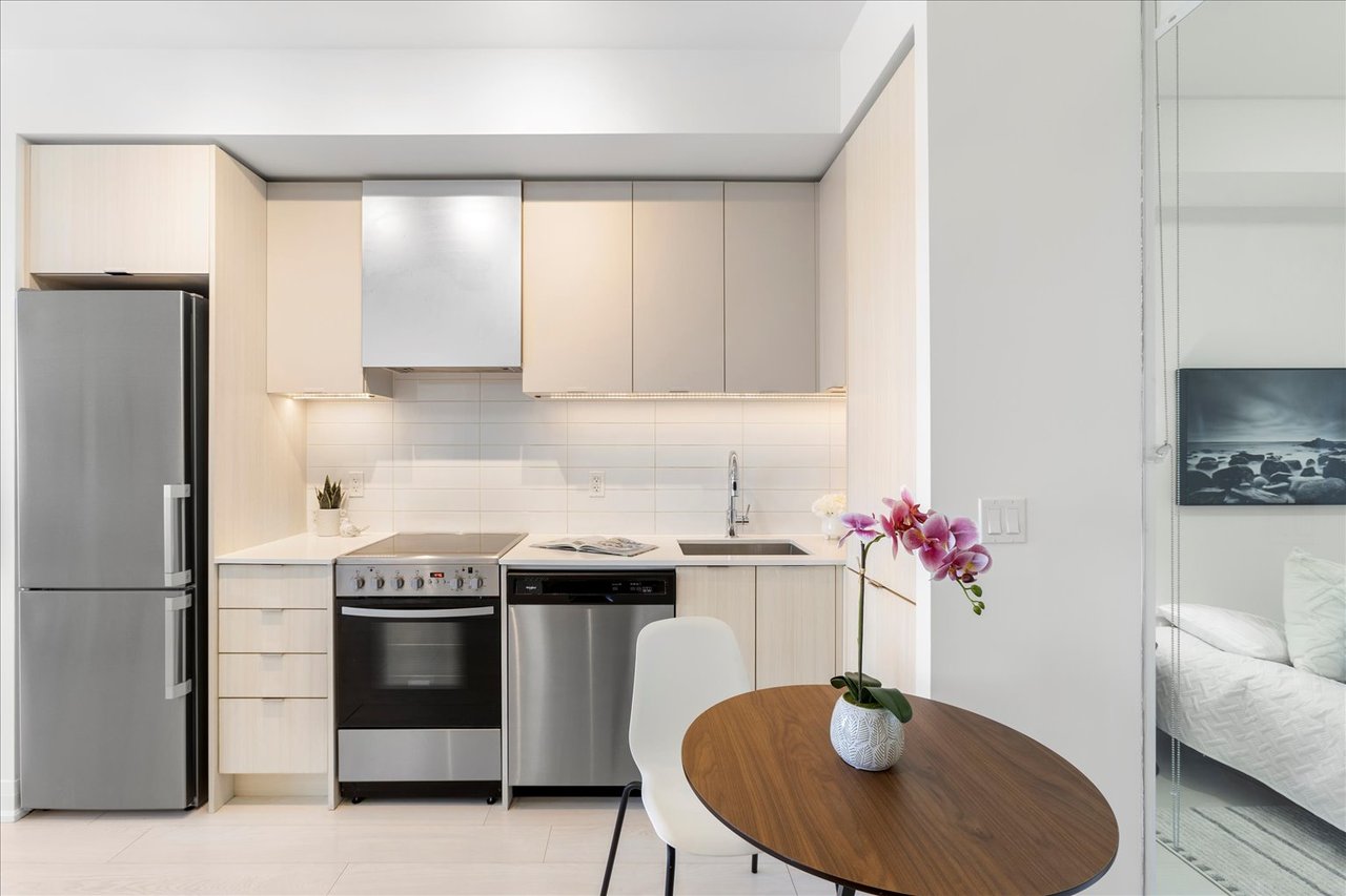 #1009-10 Gibbs Road 
