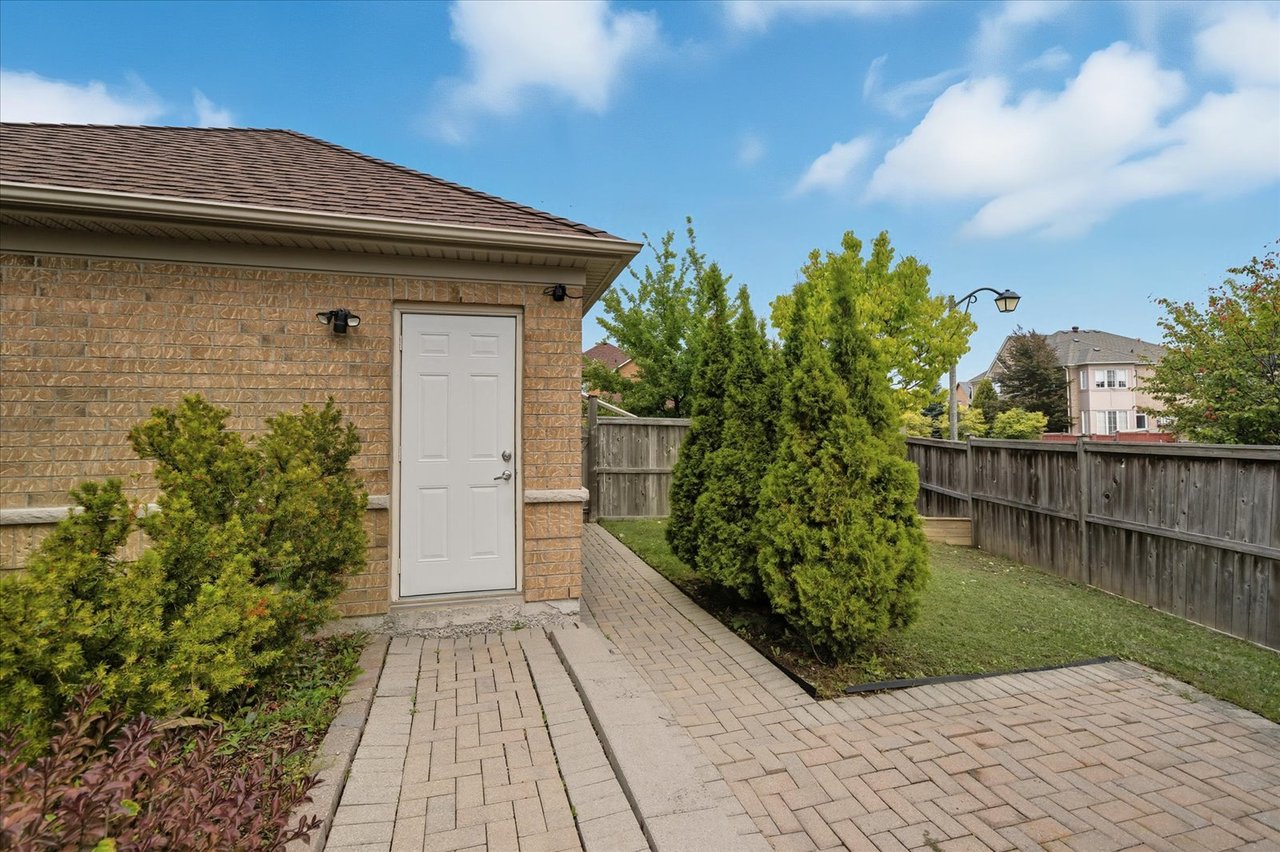 #23 - 20 Greensborough village Circ