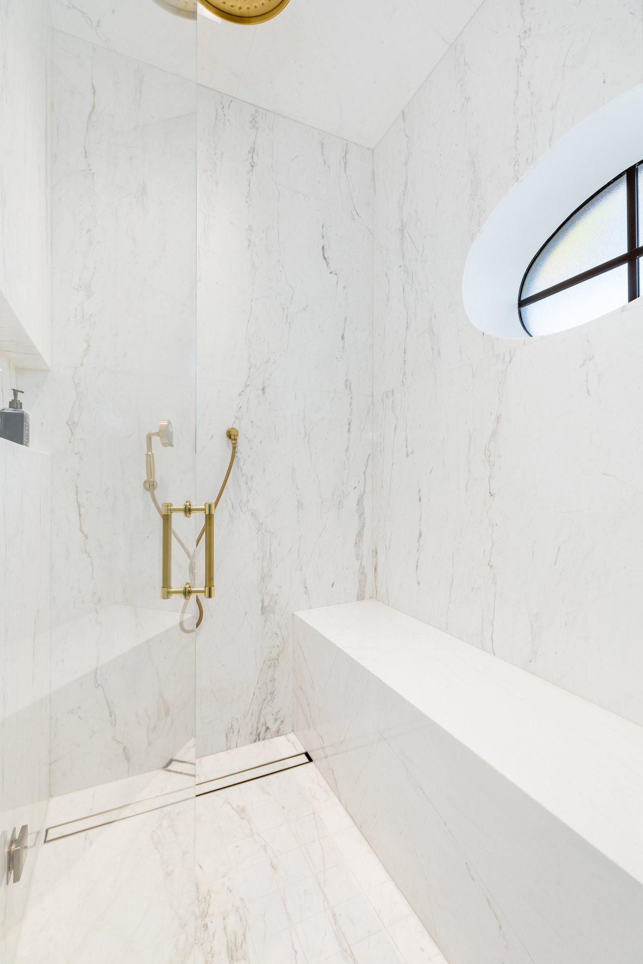 Dutch Colonial Direct Waterfront