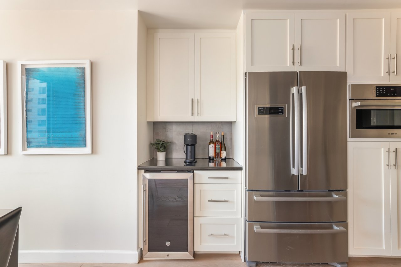 818 N Doheny Dr Unit: 607