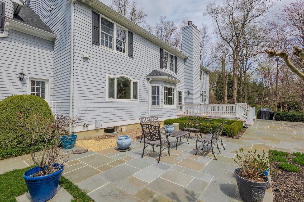 51 Lloyd Ln