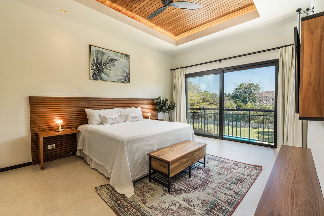 Villa Solana: Modern Luxury Steps from Playa Mansita in Hacienda Pinilla