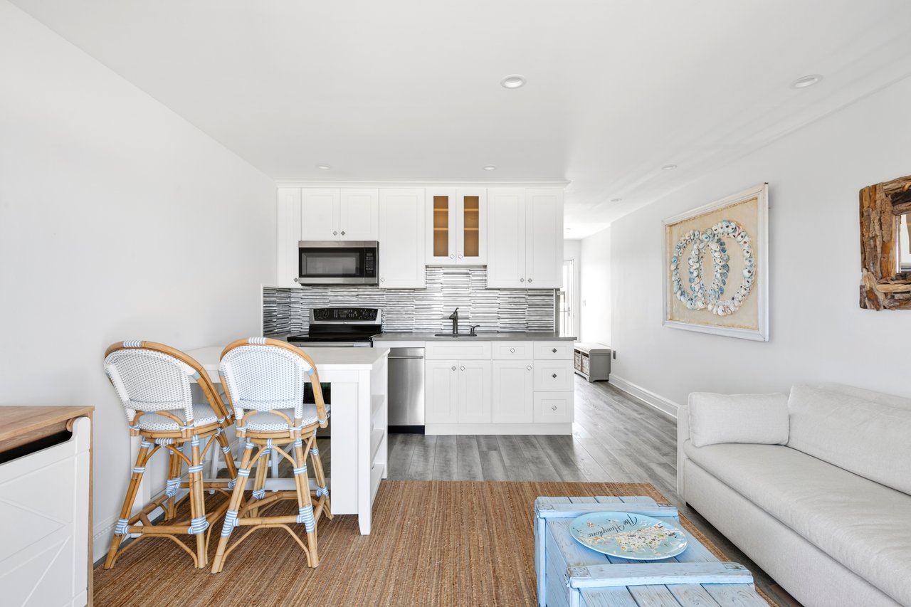 16 Navy Road, Unit 202