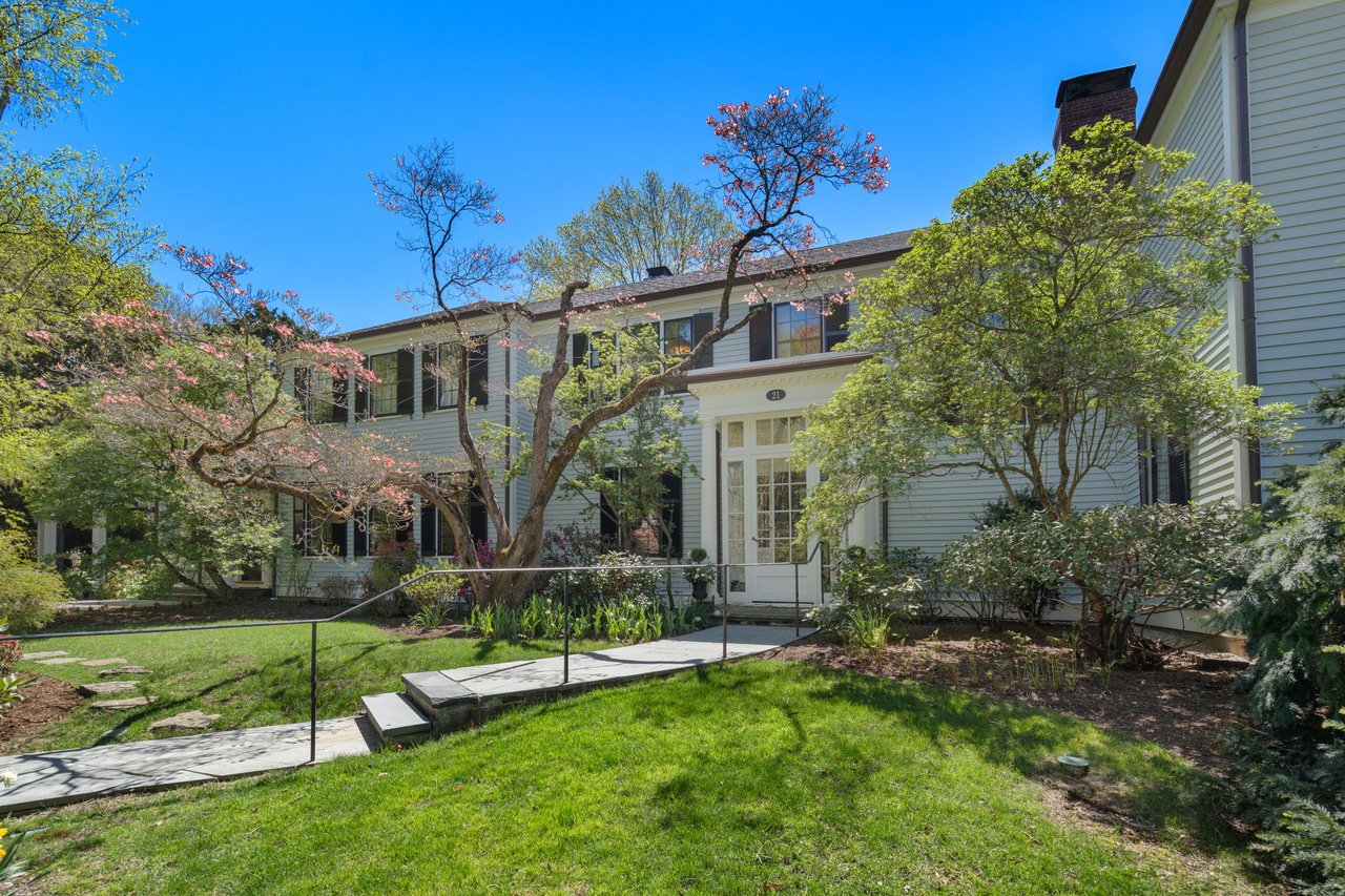Renovated Georgian Colonial 