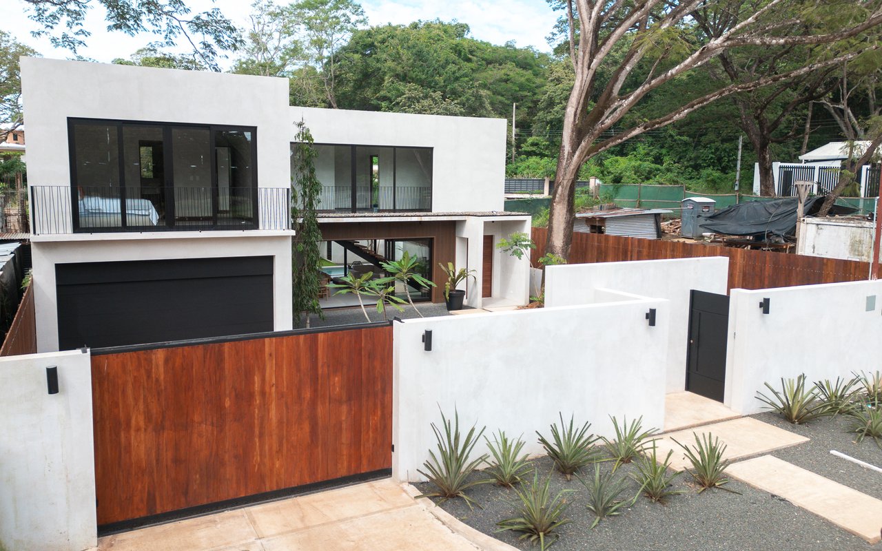 Casa Ko | Tropical Modern 4BR Retreat in Tamarindo with Exclusive Beach Club Membership
