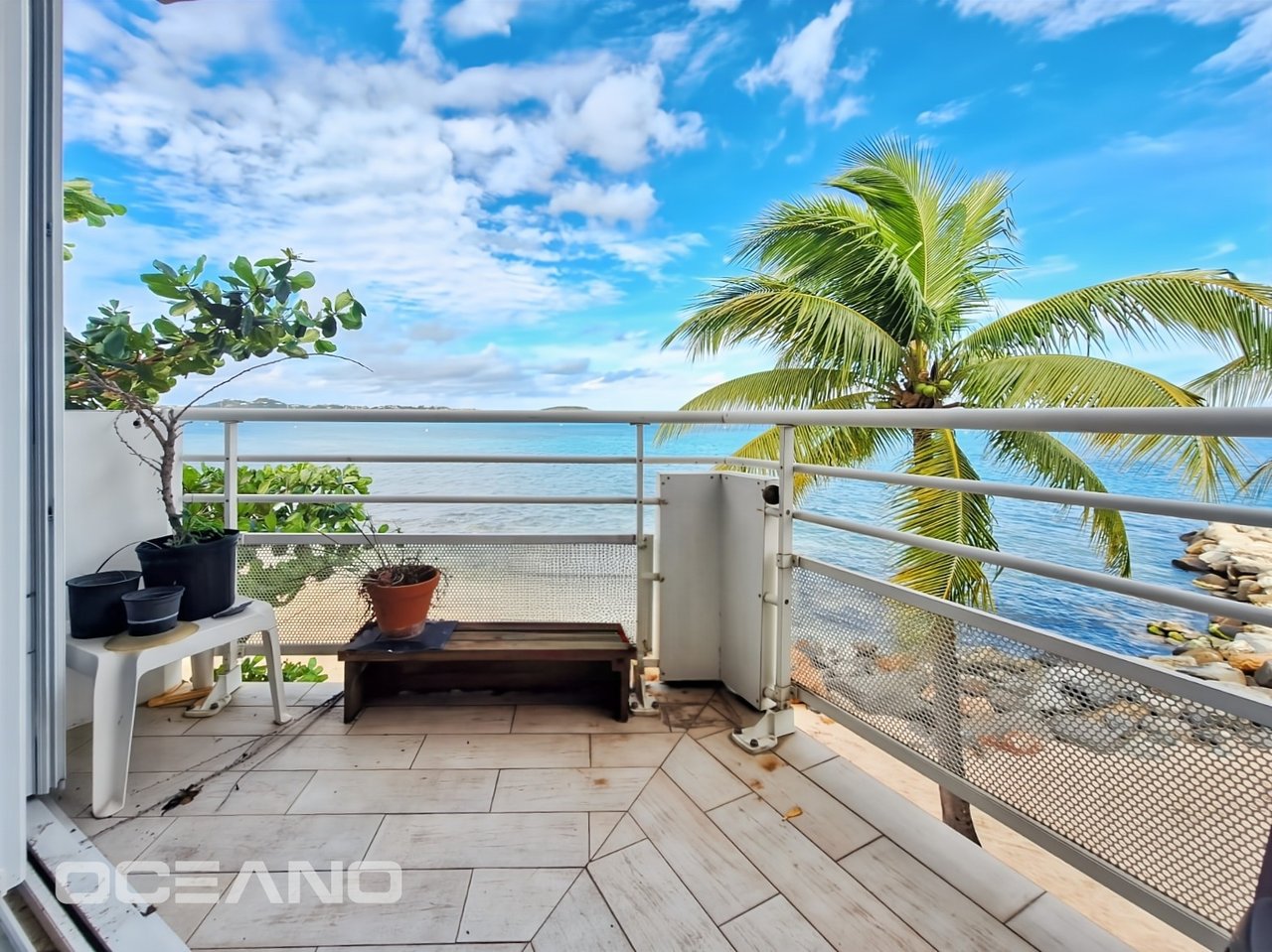 Seafront Apartment on the Beach - Marigot