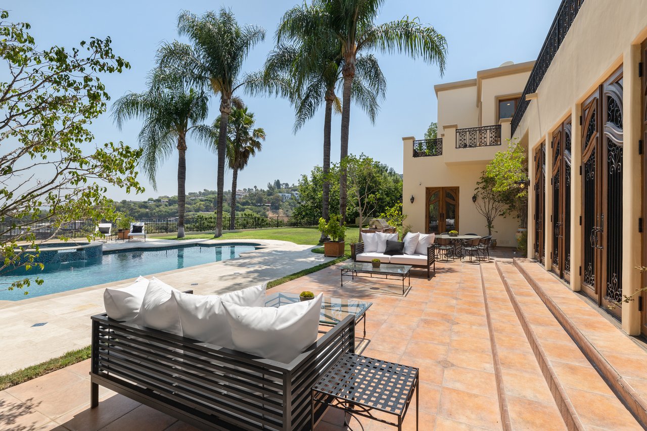 3364 Clerendon Rd, Beverly Hills