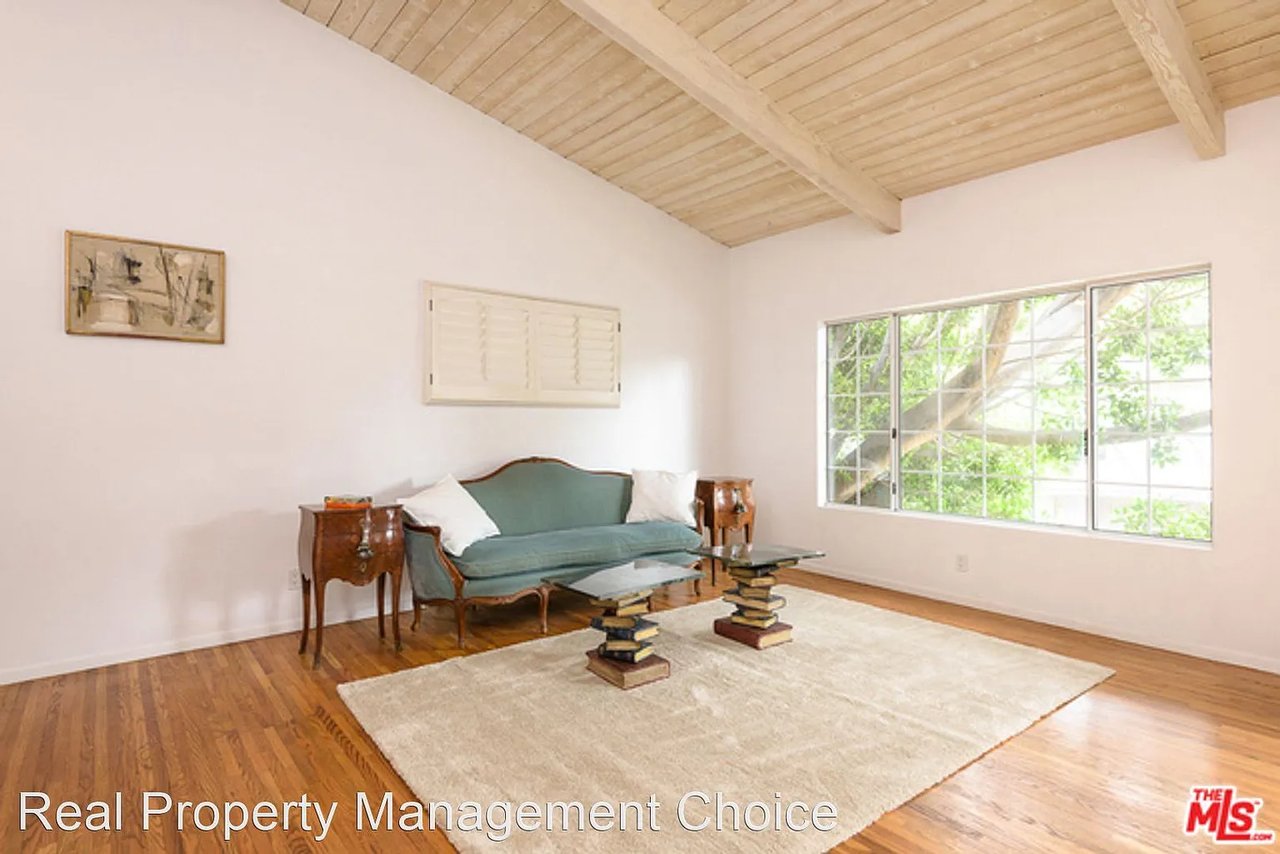 1115 N Beverly Glen Blvd
