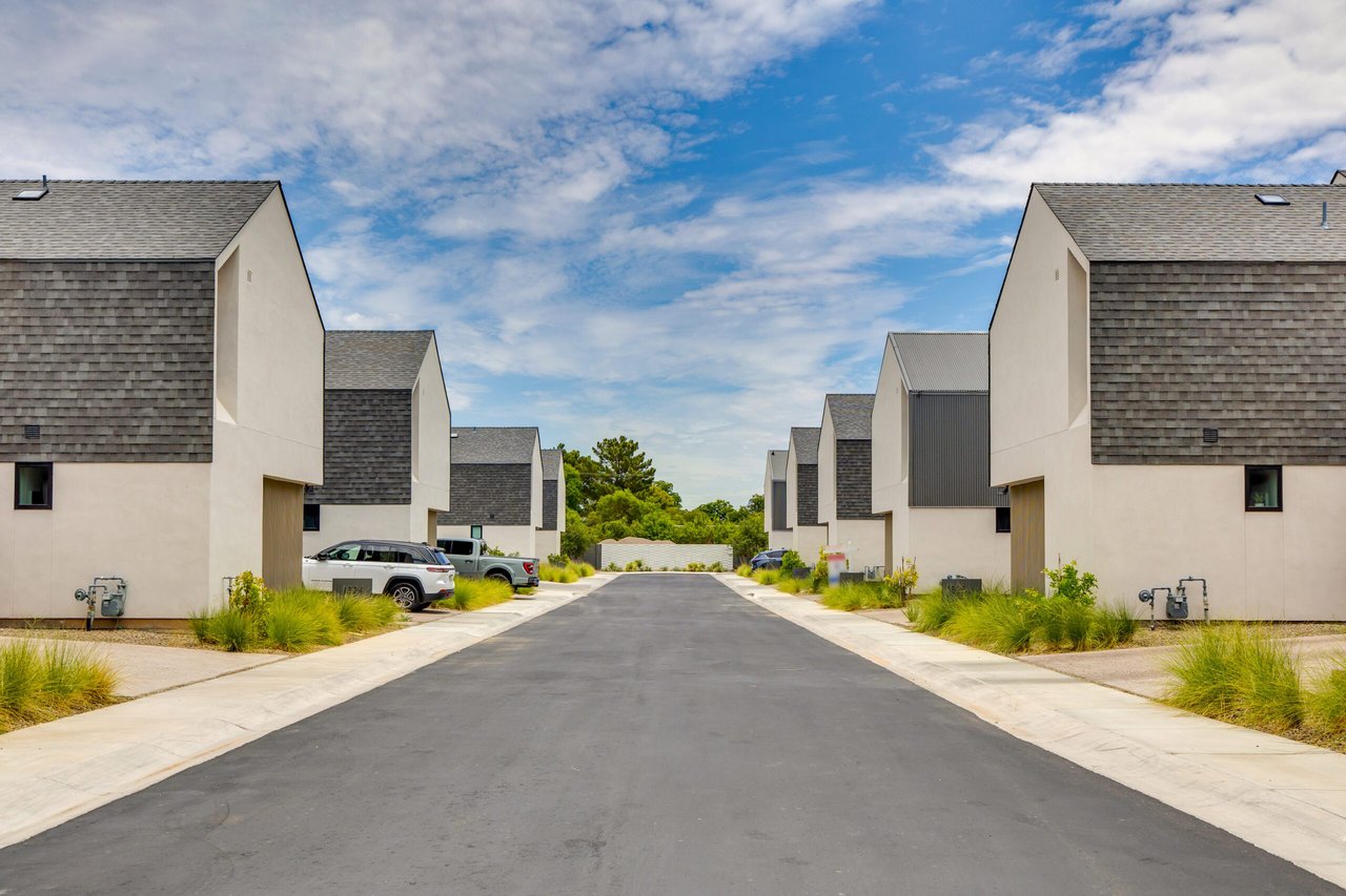 1328 E Pomelo Grove Ln.