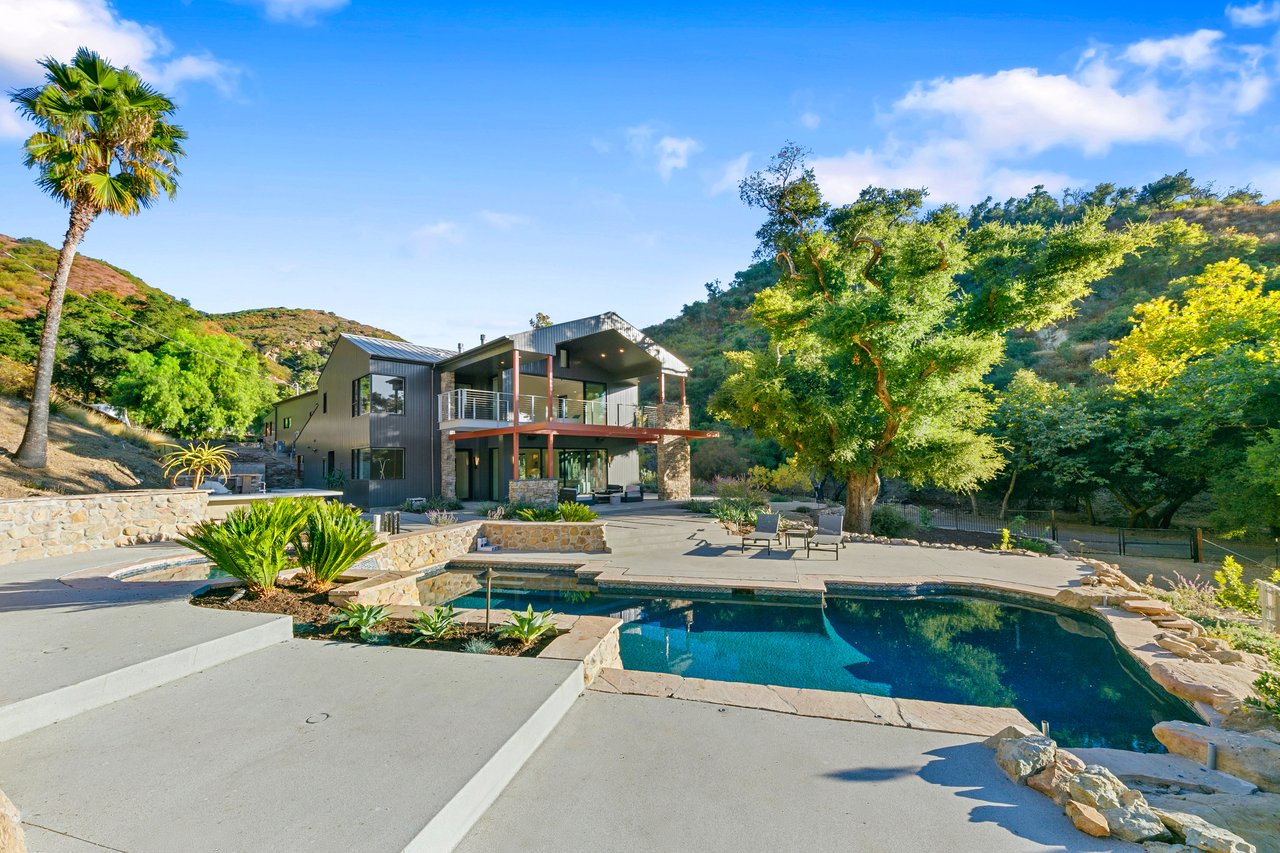 Extraordinary Modern Farmhouse 