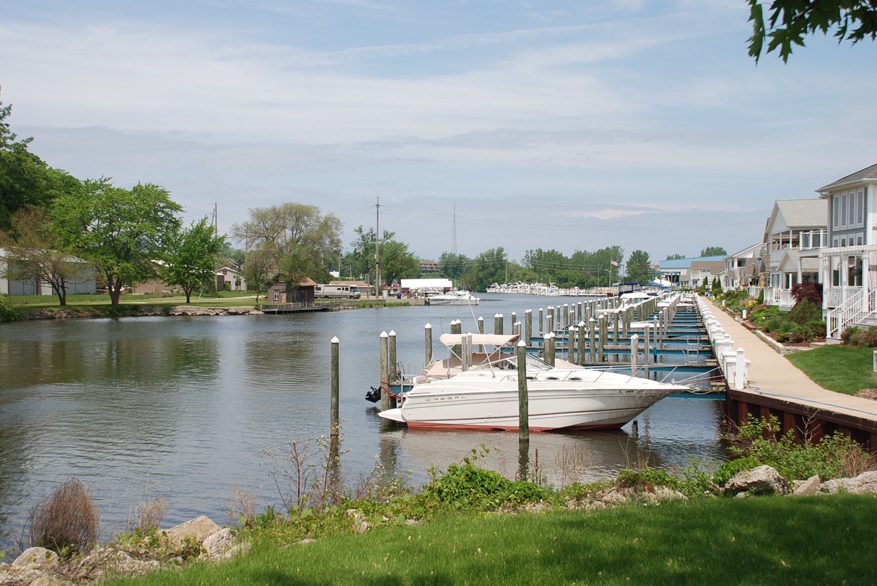 Island Pointe Marina