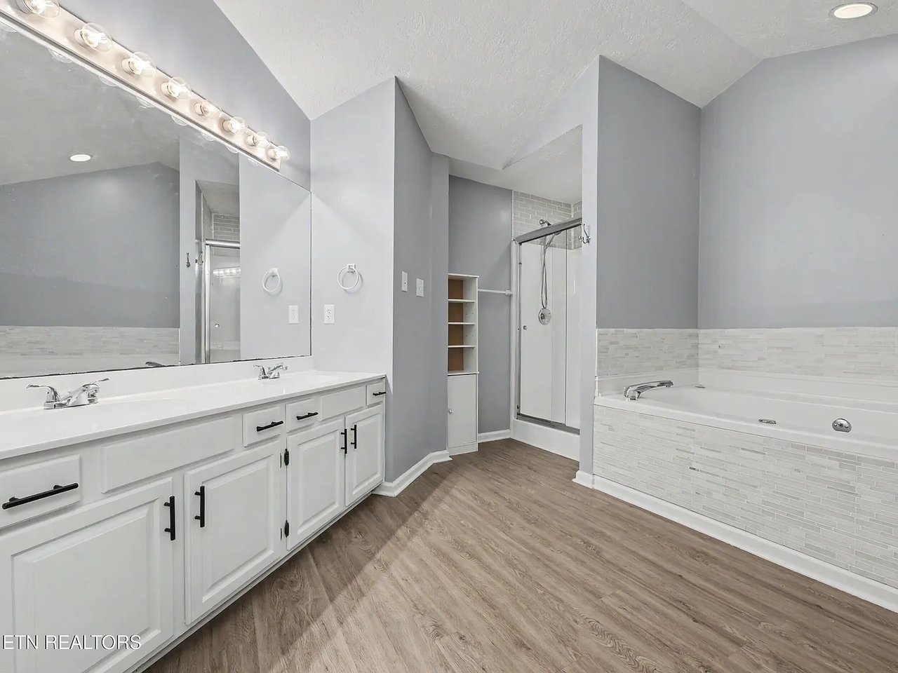 5516 Oakside Drive