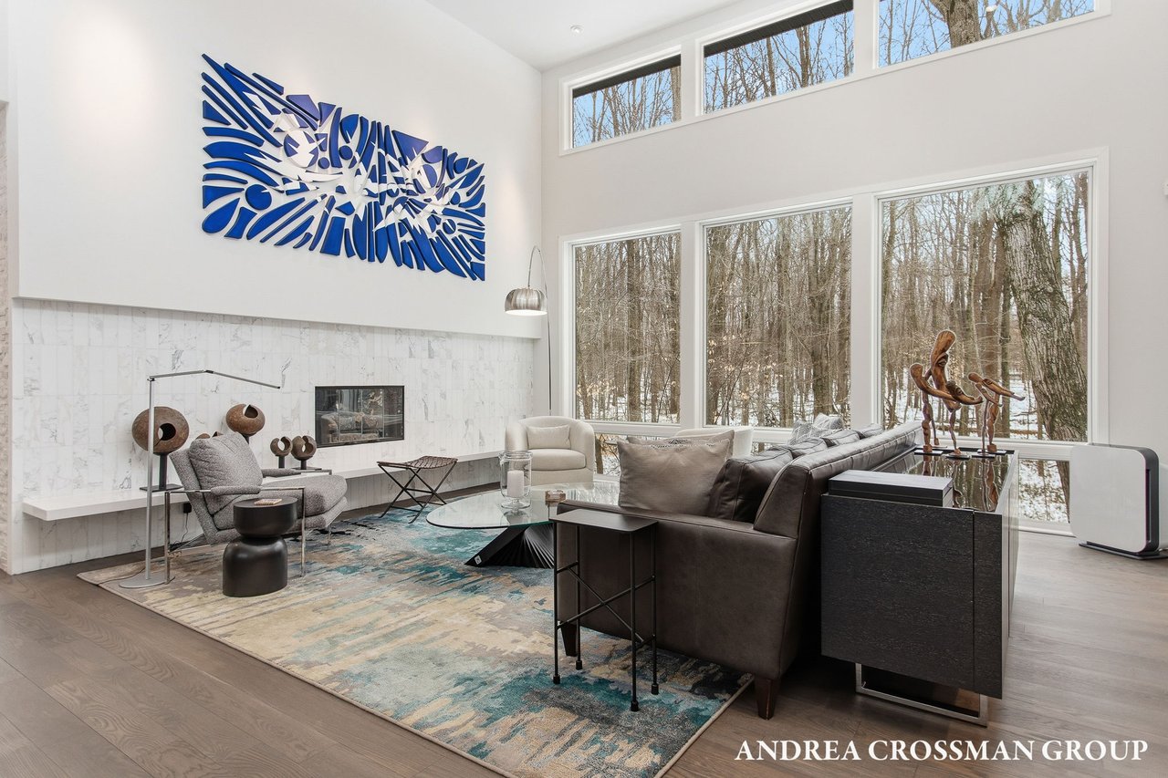 6919 Bendemeer Drive