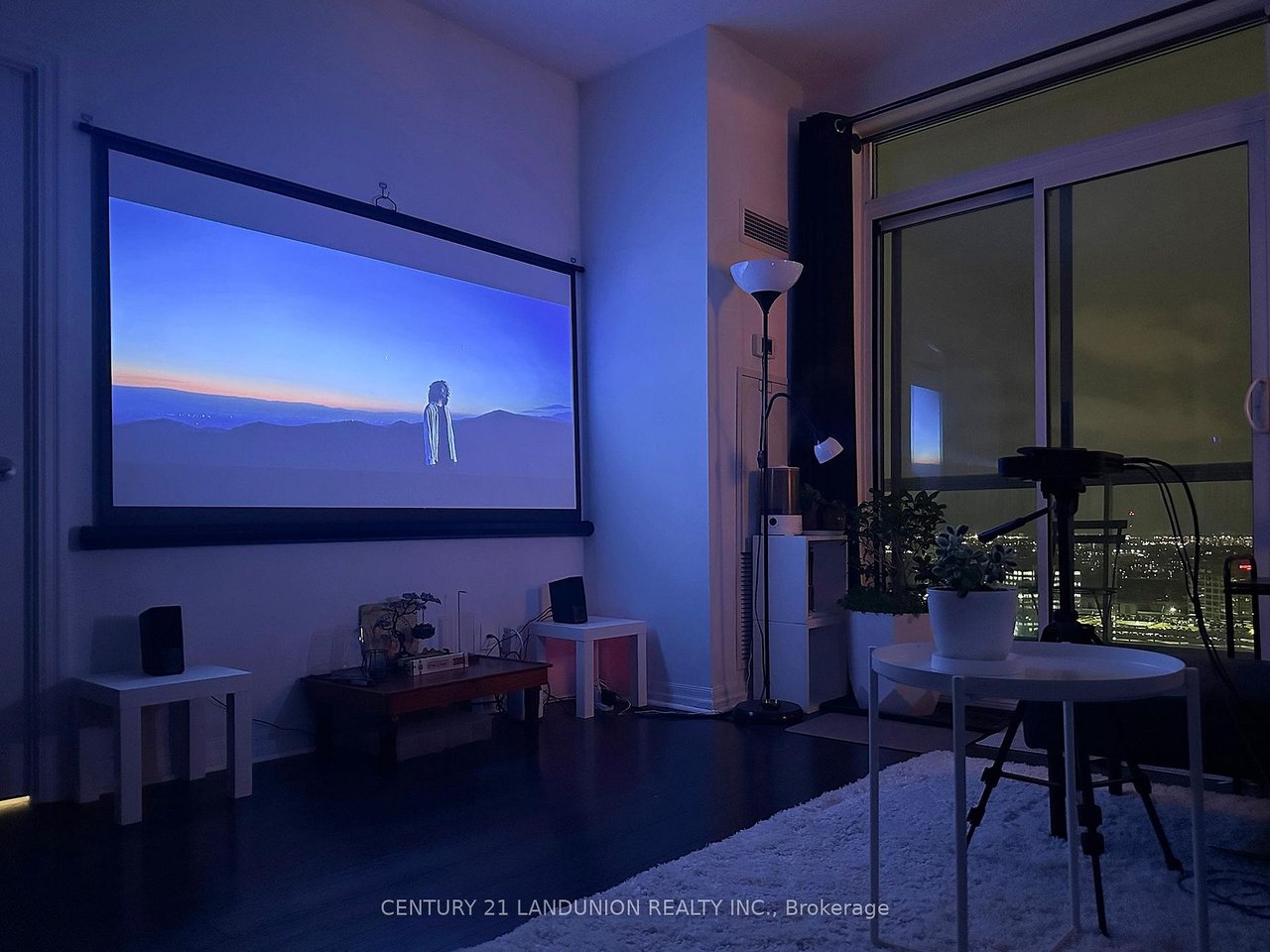 COZY PENTHOUSE LIVING