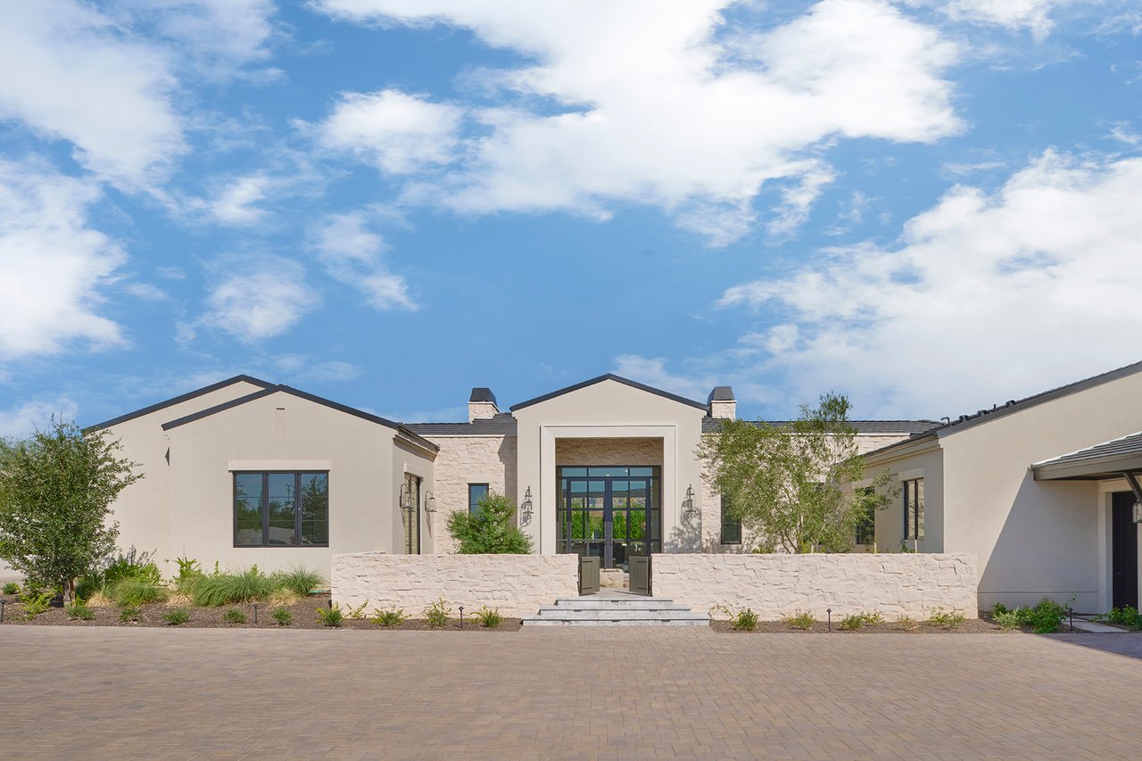 5524 N HOMESTEAD Lane