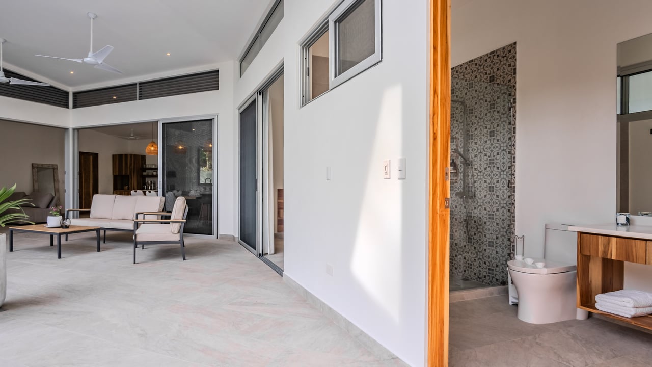 An Exclusive, Sunny Ridge-Top 4-Bed Designer House With Unforgettable Mountain & Jungle Views