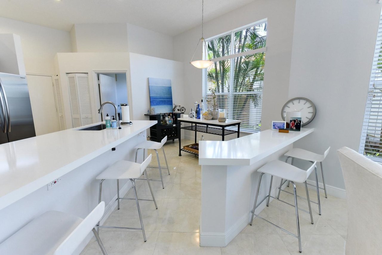 6685 NW 24th Ter