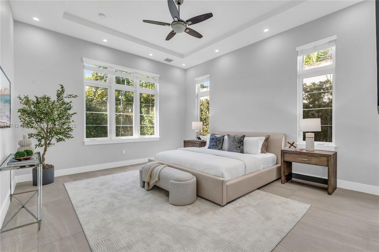 3002 Coconut Grove Dr