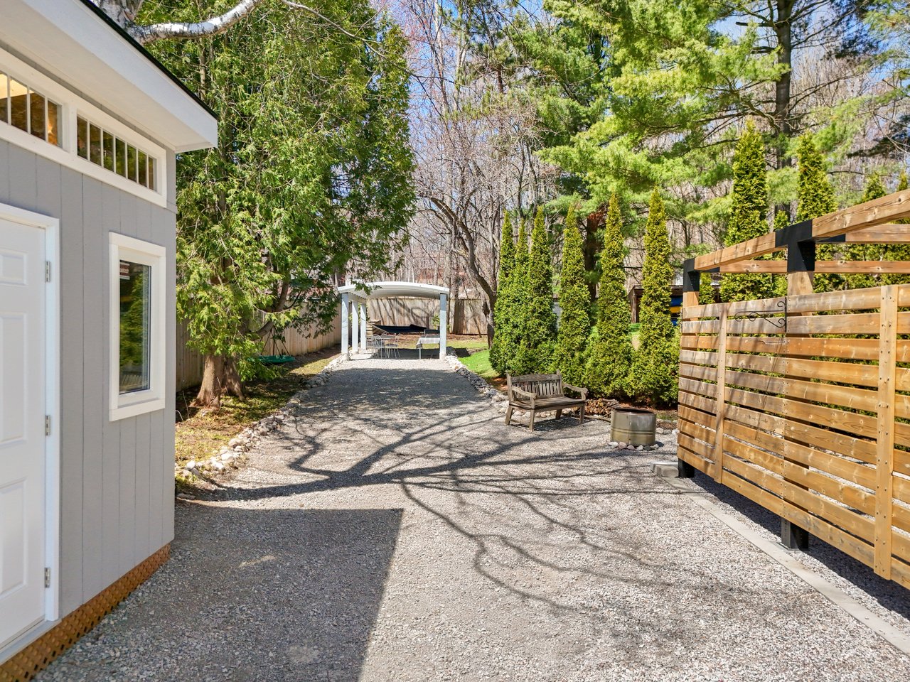 604 CHAMPLAIN Road