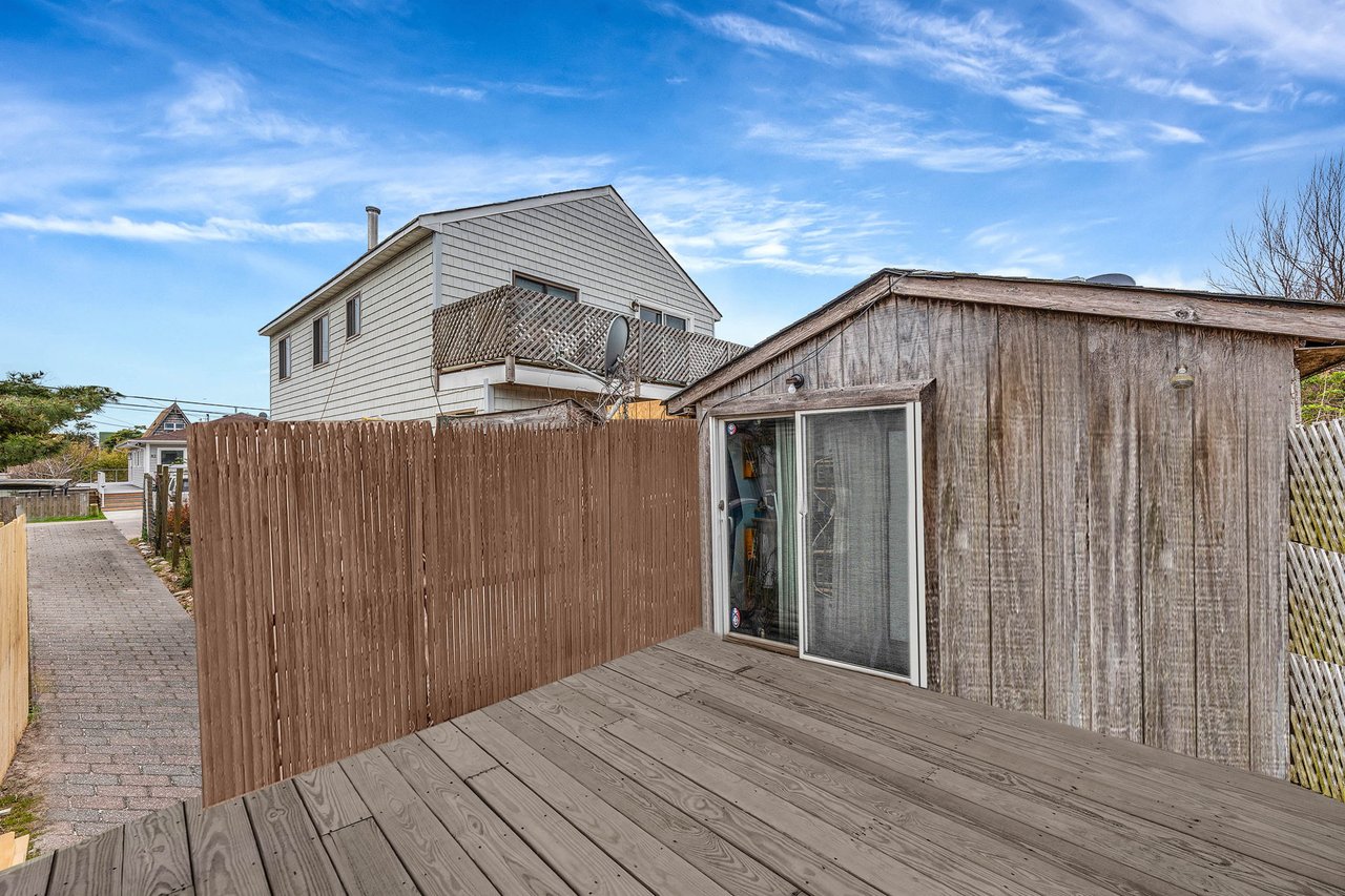83 E Lighthouse Walk