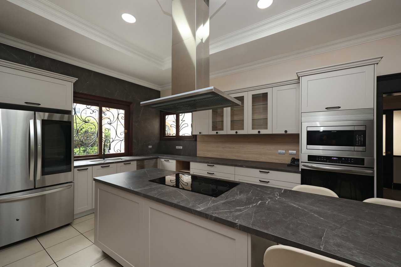 Luxury City Estate, Curridabat, San Jose