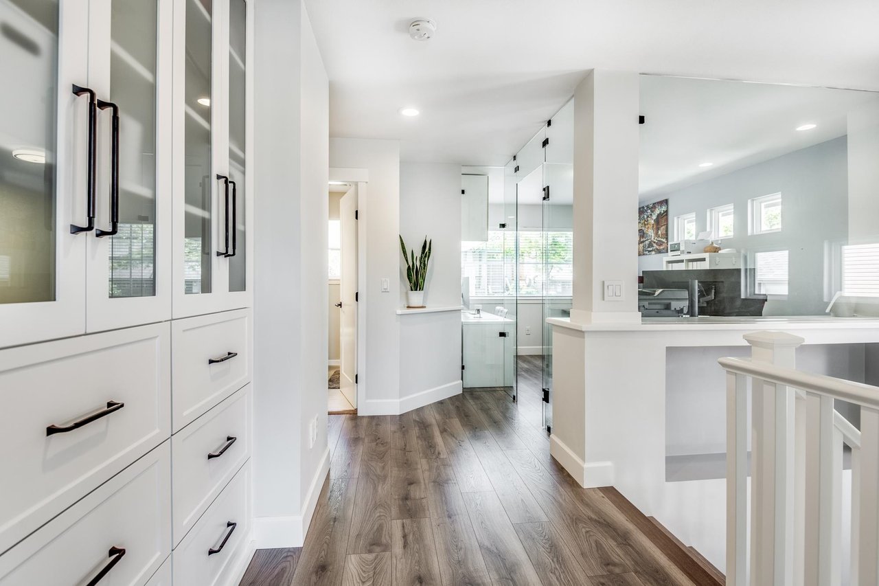 12 Greenleaf Dr