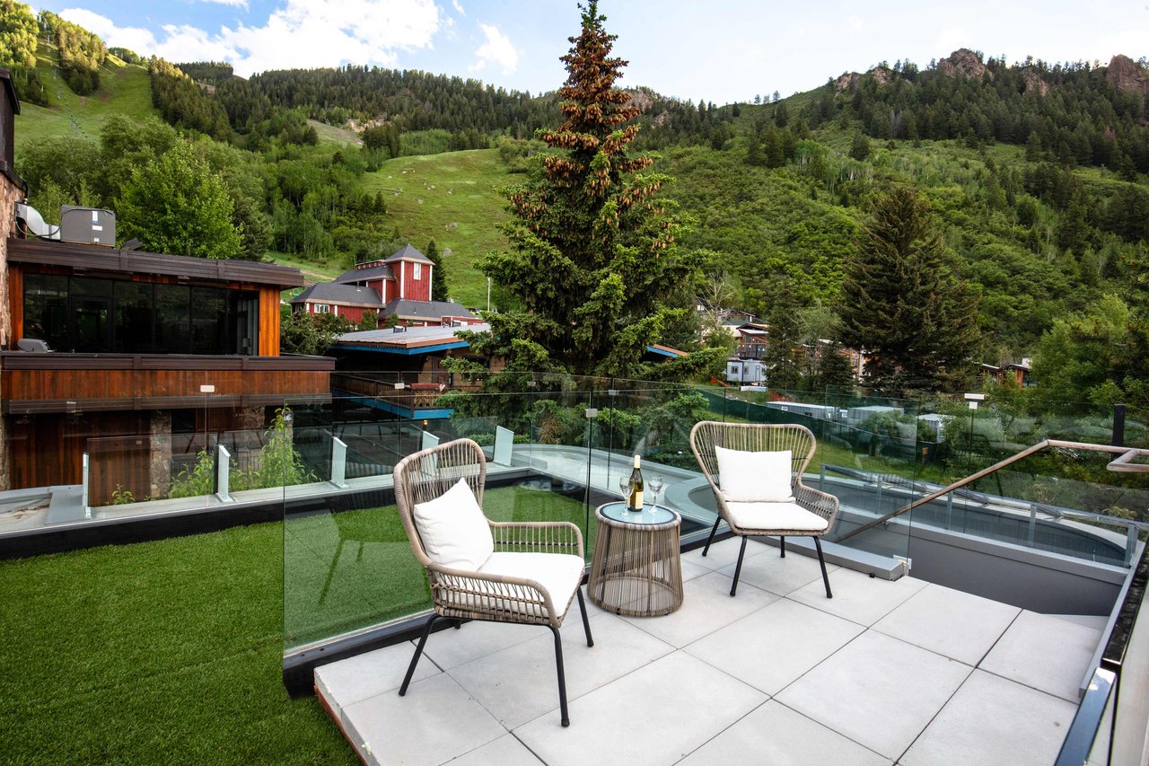 Rare Ski in Townhome in Aspen 