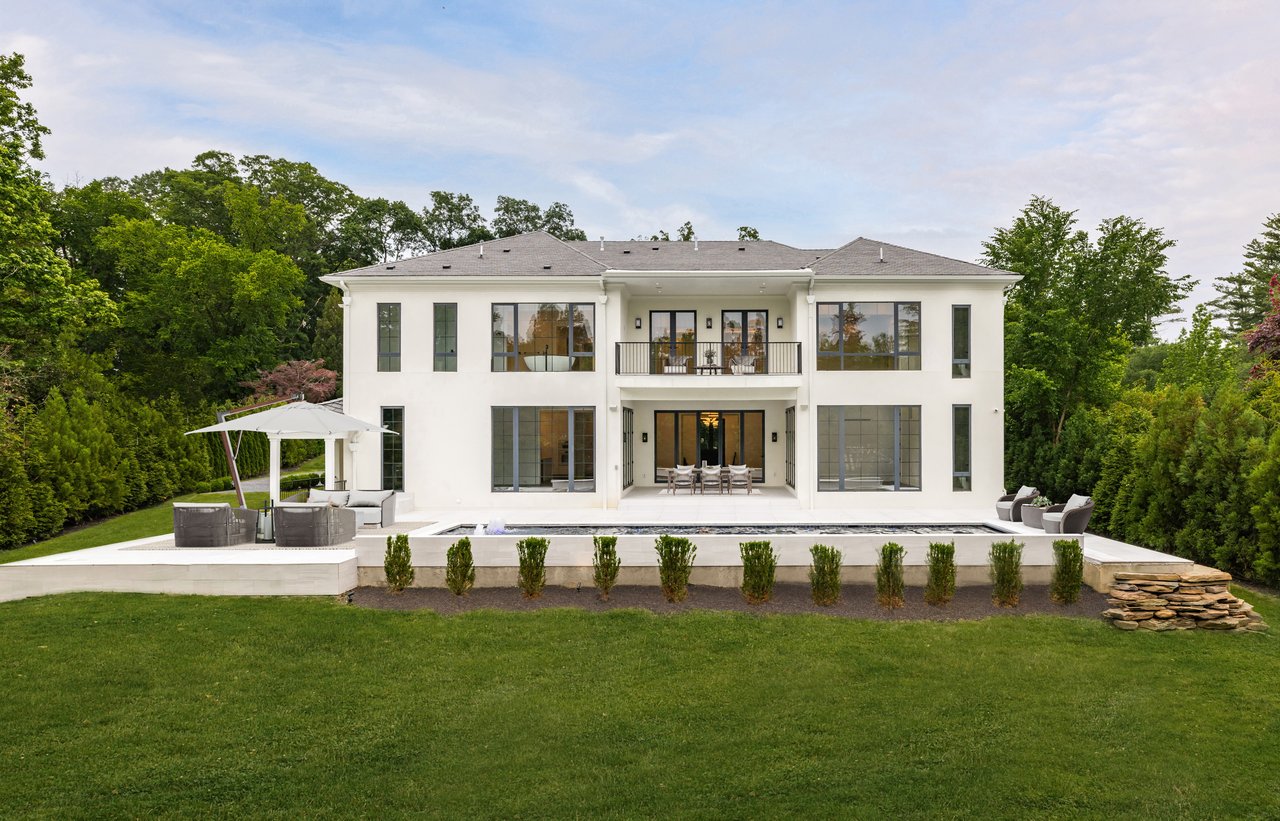 1102 Chain Bridge Road
