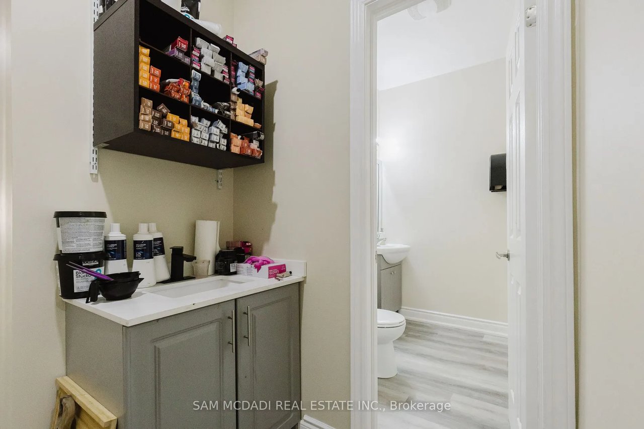 Single Office - 728 Main St E