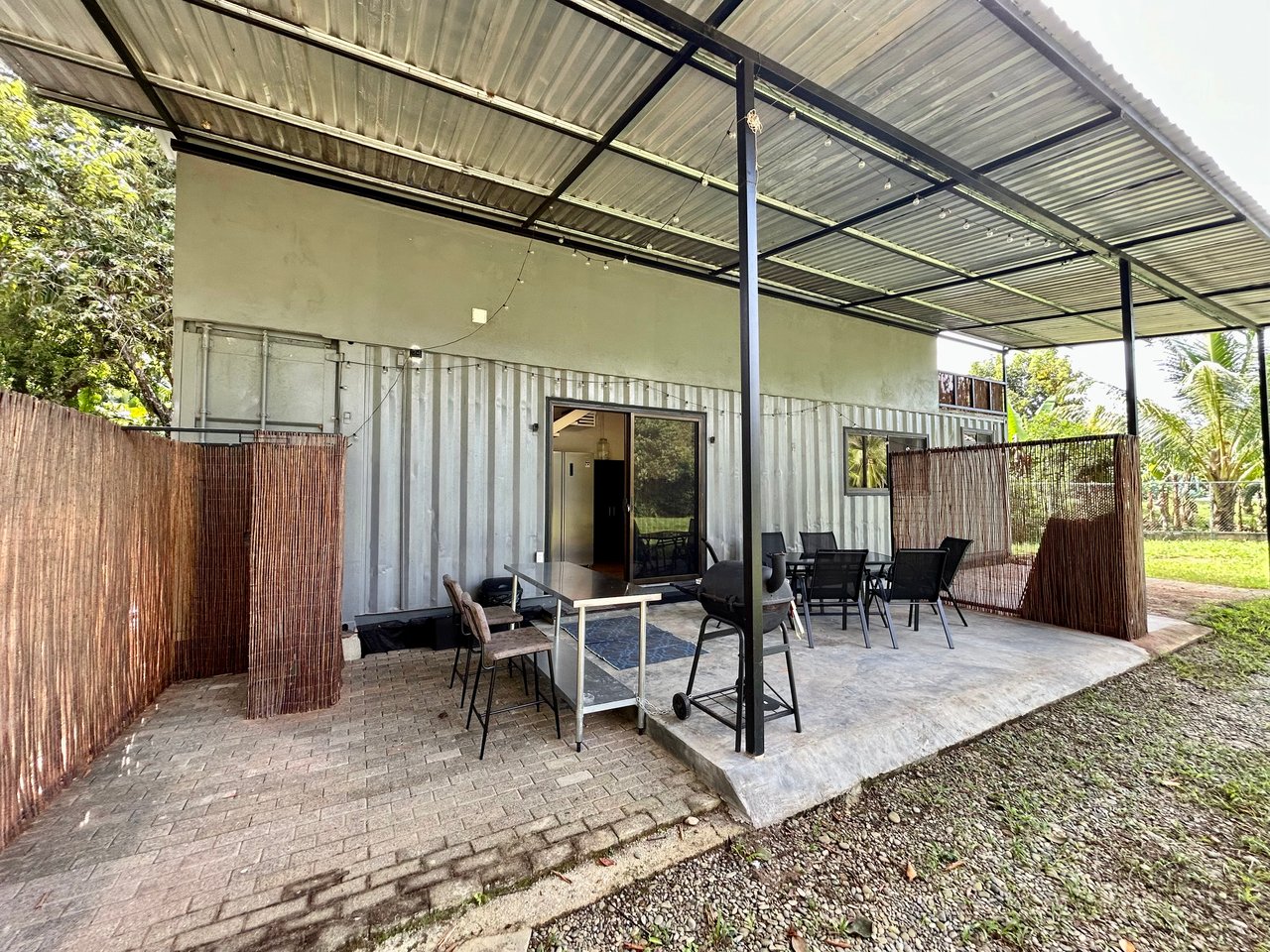 Hatillo Breeze, 2 Bedroom Home on 1,311m2 of usable land and year round creek!
