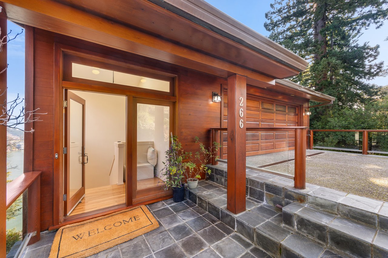 Picturesque Bay Views on Belvedere Island