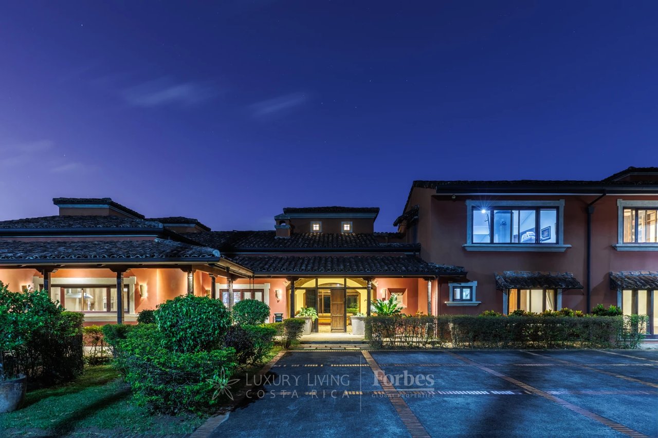 19759 - Architectural Hacienda Style Luxury Villa inTranquil Natural Oasis