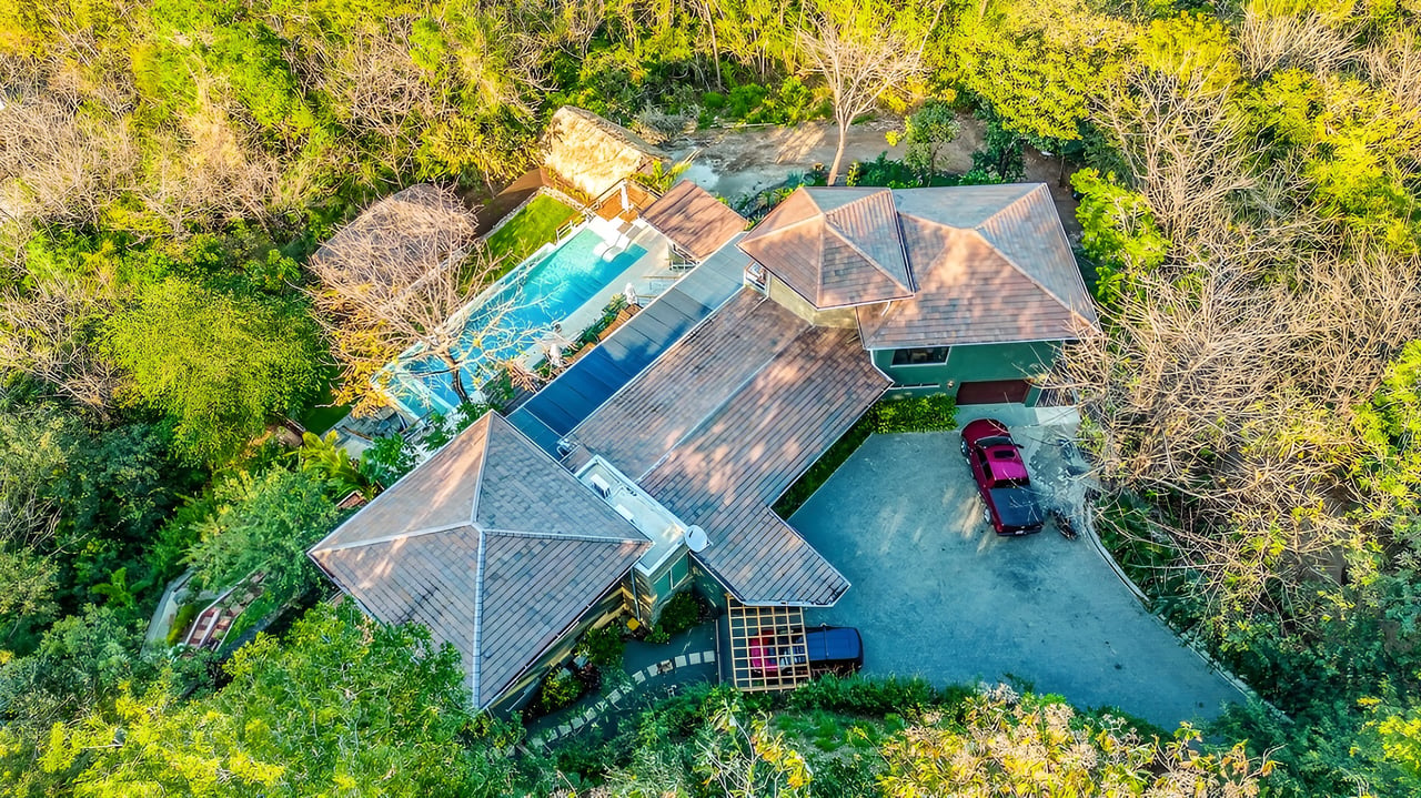 Casa Pochote | Artisan Luxury Villa in Tamarindo | Pool, Jacuzzi & Langosta Beach Club Membership Included