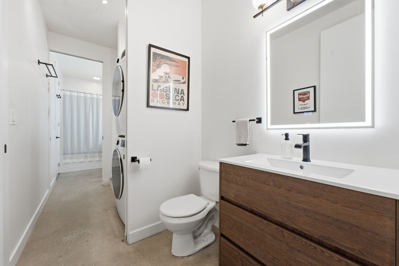 19 Brant St 204