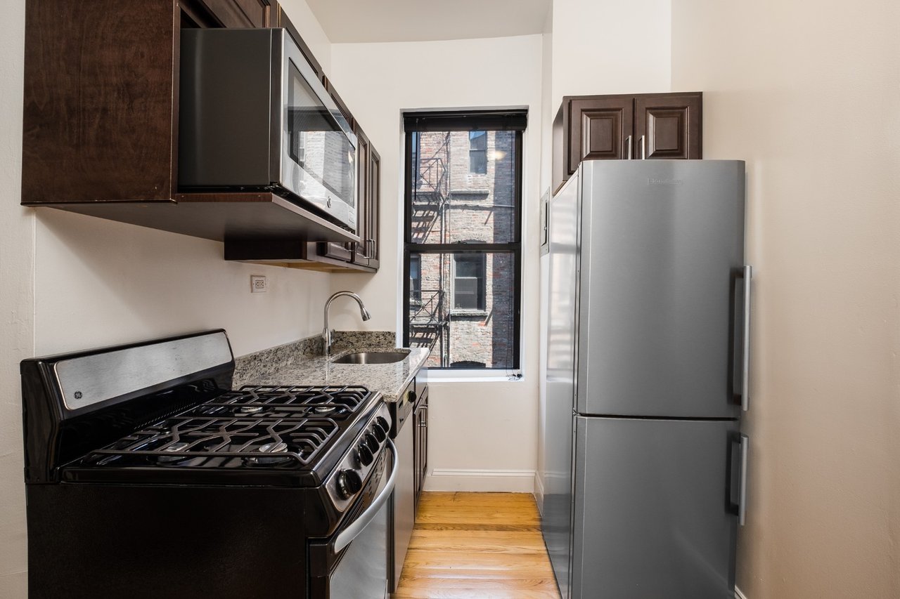 339 East 12th Street Unit: 25